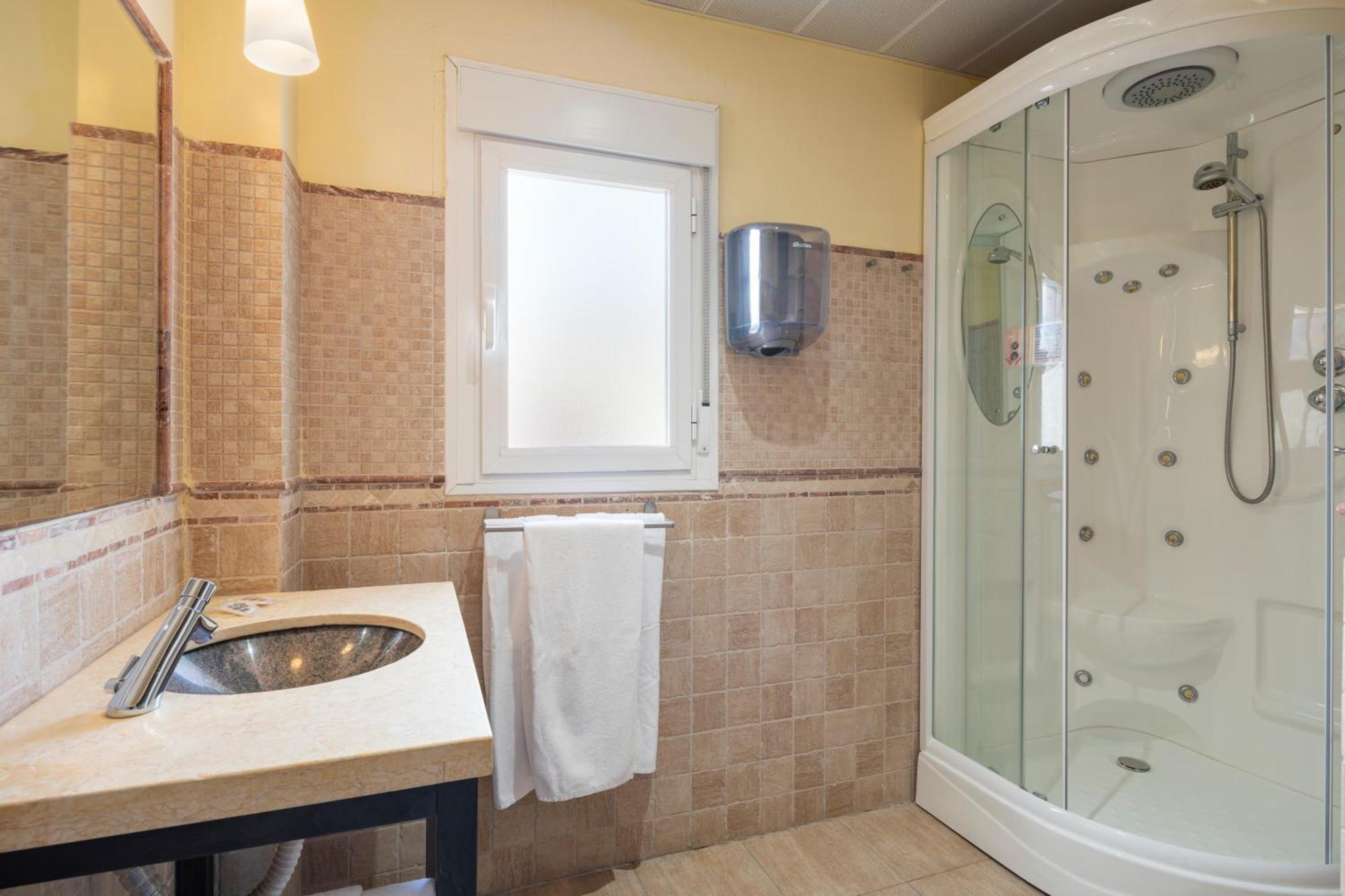 Hotel Alda Borox Екстер'єр фото